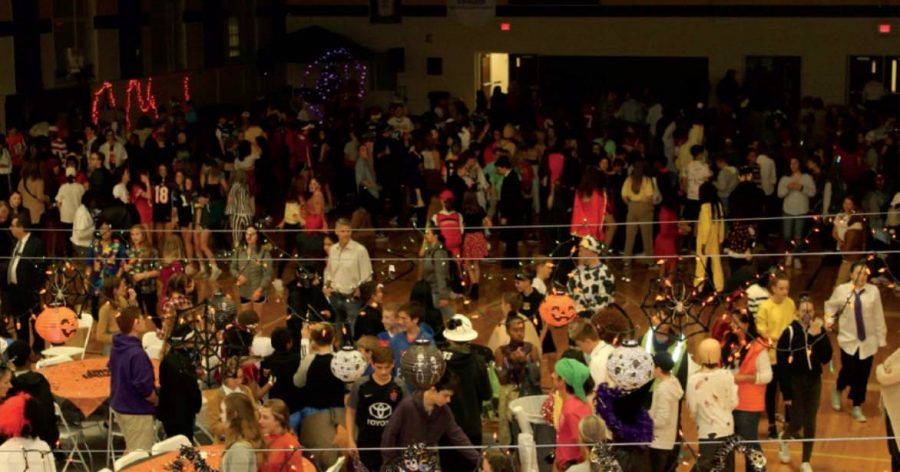 The Boogie Bash dance took place in the junior high gym, which was filled with students in their spooky costumes. A costume contest, snacks and live DJ were some of the many festivities at this year’s dance.