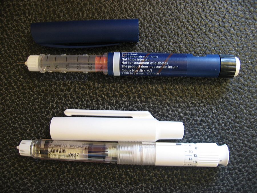 Pre-filled+insulin+syringes%2C+or+insulin+pens%2C+provide+patients+with+a+simple+method+to+ensure+that+their+blood+sugar+is+in+check.+The+cost+of+these+and+similar+devices+has+skyrocketed+in+the+United+States+in+recent+years%2C+causing+some+to+find+alternative+methods+of+care.