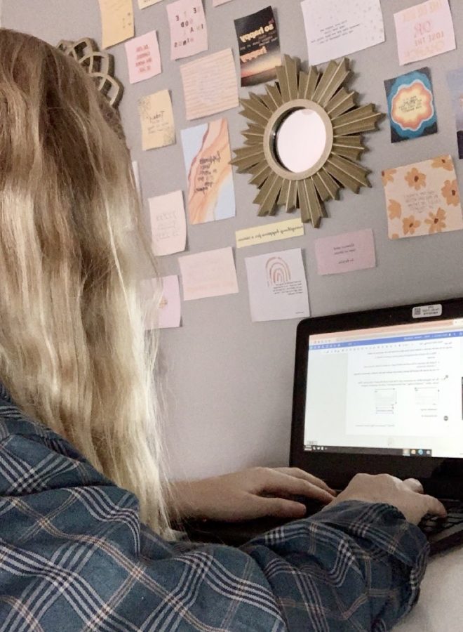 Lily Clark, ‘23, starts her online assignments after finishing up a long day of virtual learning. Clark is not a fan of online learning, and misses social interaction