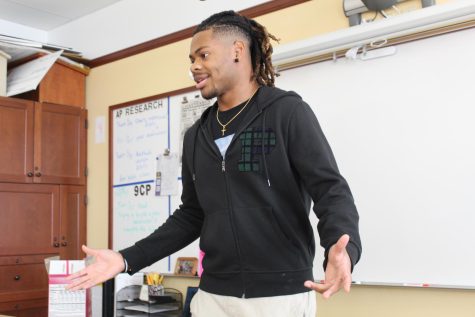 SENIOR Isaiah Birl rehearses in the early stages of this year’s poetry slam competition. The team meets in room 3311 every week to practice slamming their poem and to receive critiques. Birl shows his confidence in rehearsals as he is used to having eyes on him from his football career.
