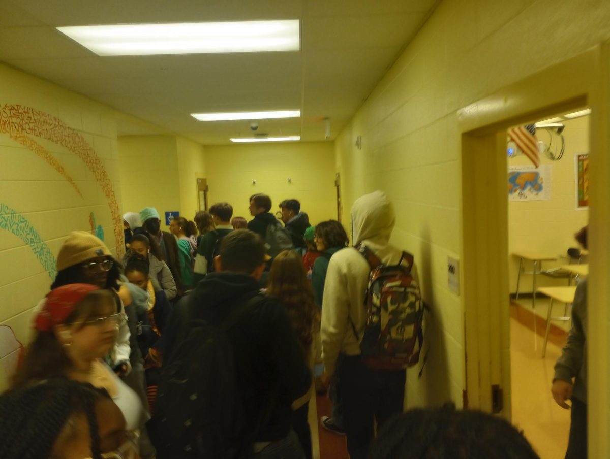 Students rush through the modern world language hallway, pushing through the right side of traffic in order to get to their classrooms. 
