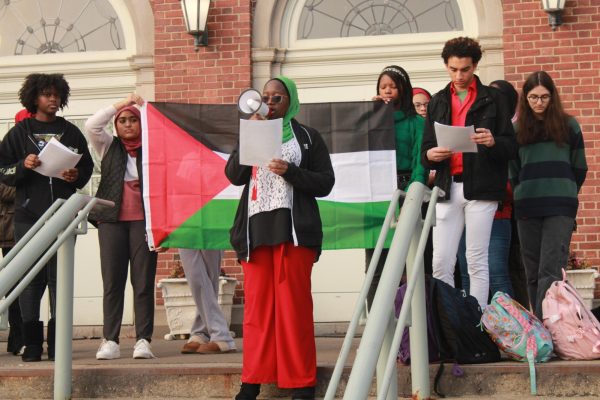 Muslim Student Association gathered on Blair Circle and performed speeches about peace for Palestine. “We planned the speeches, what we were gonna say [and] how we were going to hand off the mic to different people to make sure it all ran smoothly,” Racky Barry, ‘24, president of MSA, said.