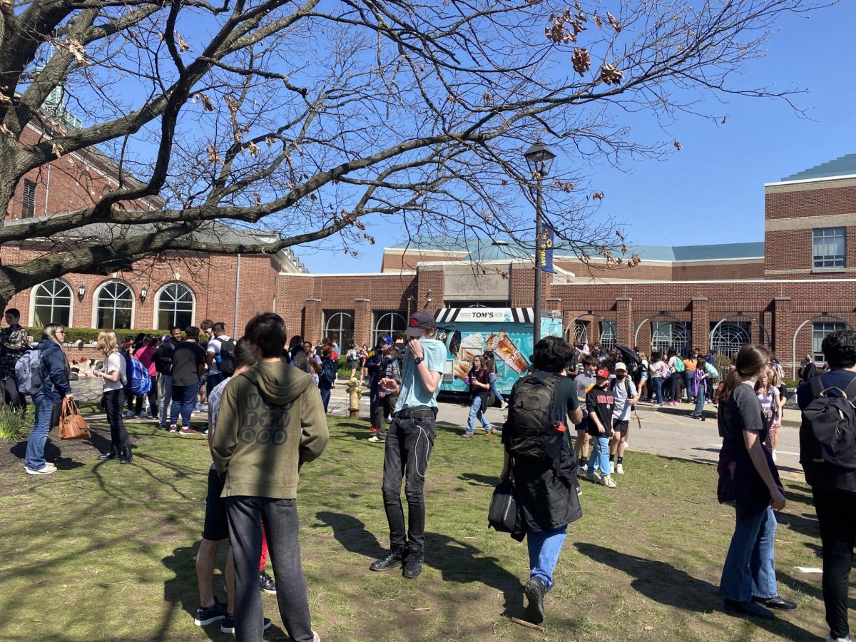 Students are gathered throughout Blair Circle, hanging out with friends and enjoying Kona Ice as part of Earth Jam for the 2021-2022 school year.
