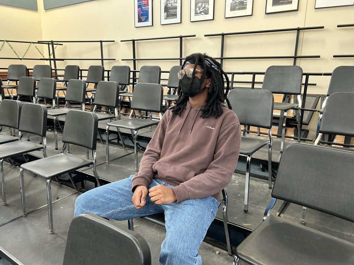 Tre Hall, ‘25, sits patiently for choir class to start while wearing a mask after returning from COVID-19 quarantine. 