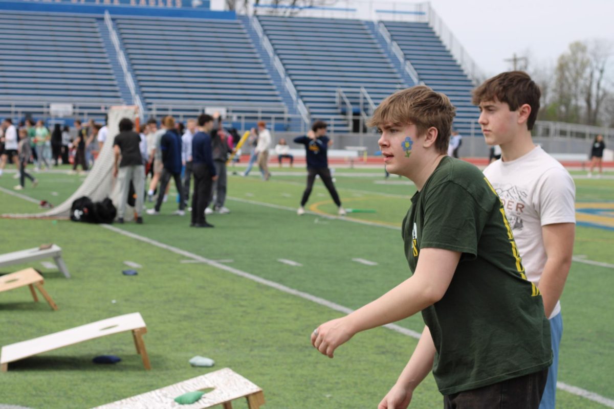 WHHS Art and Field Day, originally known as “Earth Jam,” was held on Marx Stadium from third bell to sixth bell on April 27. This year, clubs were able to hold activities alongside the chalk drawing. Booths consisted of various activities, including playing games for a candy prize, where students were able to expand their knowledge on various topics, including environmental awareness, ethics and mental health. 