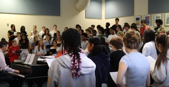 Freshman choir students practice in class. “[The class] is almost like an army working together,” Anthony Nims, choir director, said.
