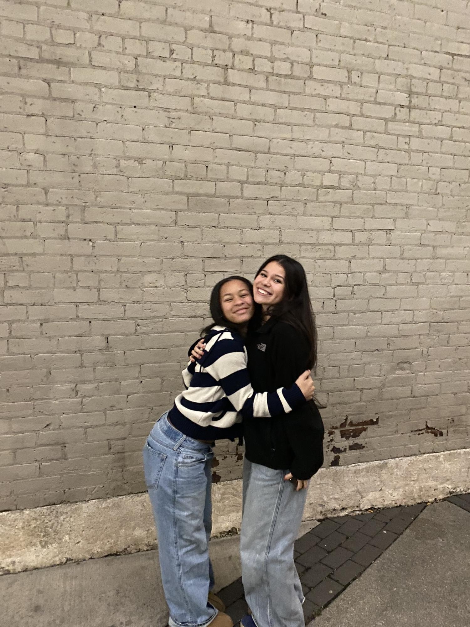 Jill Hawkins, ‘27, and Josefina Melendez, ‘27, dress their denim jeans down for a more casual, evening look.
